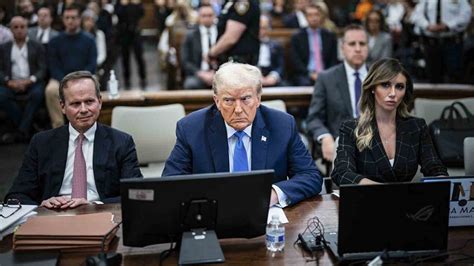 ­S­a­t­ı­l­ı­k­ ­B­e­y­a­z­ ­S­a­r­a­y­­ ­r­a­p­o­r­u­n­d­a­ ­T­r­u­m­p­­a­ ­ş­o­k­ ­s­u­ç­l­a­m­a­l­a­r­